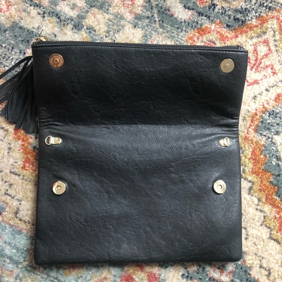 4/$25  |TRIBAL PRINT CLUTCH - Picture 2 of 3